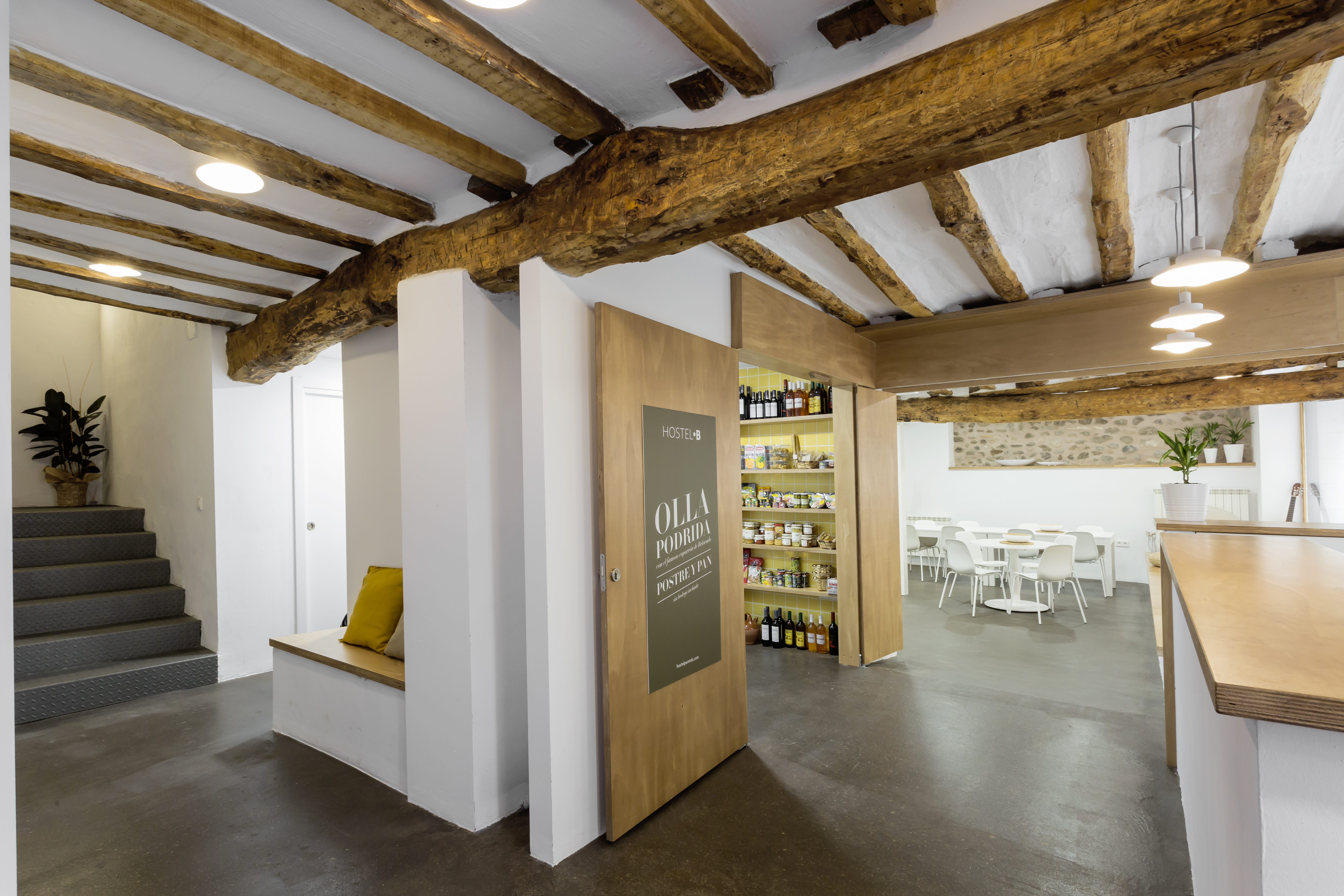 Hostel Punto B - Restaurante - Supermercado - Parafarmacia 